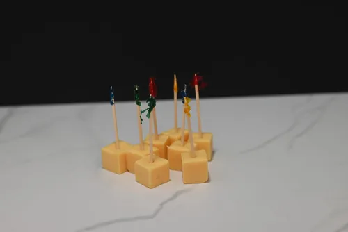 Vista 2 de Cubos de queso cheddar falsos (juego de 8)