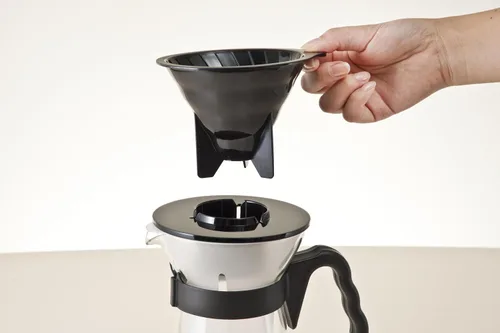 Vista 3 de Hario V60 "Fretta" - Cafetera caliente y helada, 23.7 fl oz, color negro