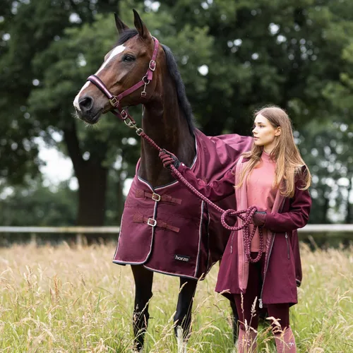 Vista 3 de HORZE Glasgow - Sábana de caballo ligera impermeable (sin relleno), color borgoña, 69 pulgadas
