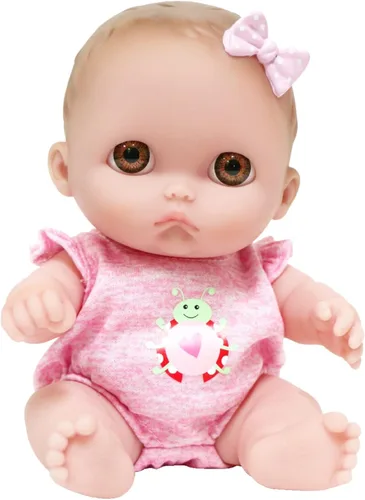 Vista 6 de Lil Cutesies - Juego de regalo de muñeca bebé de vinilo de 9 pulgadas Posable y lavable Traje extraíble Silla alta y accesorios