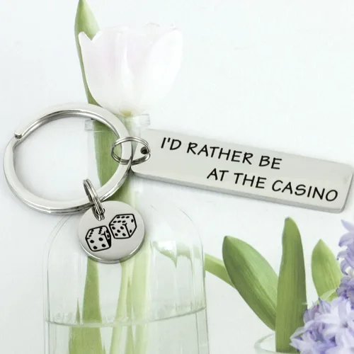 Vista 7 de HUTIMY Llavero de regalo de juego para hombres, mujeres, adultos, amantes del casino, regalo para amantes del casino, llaveros con dijes de casino