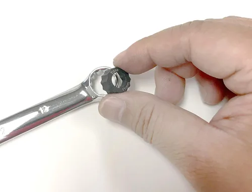 Vista 3 de Titan Tools 16057 Juego de anillos extractores de pernos dañados desechables de 7 piezas