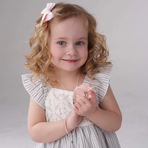 Vista 2 de Pulsera de plata de ley u oro para bebés, niños o mujeres con dije de corazón para niñas, Plata