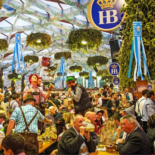 Vista 5 de Oktoberfest - Banderines de estilo bávaro y pancarta de fiesta