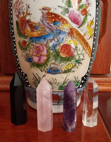 Vista 5 de Luckeeper Varitas de cristal curativo, cristal de amatista de 2 pulgadas, cuarzo rosa, cuarzo transparente y obsidiana negra, 6 piedras facetadas