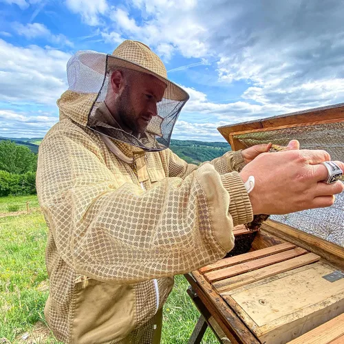 Vista 8 de 3-Layer Ultra Ventilated Mesh Beekeeping Suit for Men & Women with Veil Sting-Proof Bee Suit with Leather Gloves & Bag