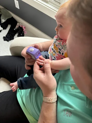 Vista 6 de Lil Nipper - Cortador de uñas eléctrico para bebés, seguro para bebés y niños pequeños, recargable y suave para recién nacidos a 5 años, regalo