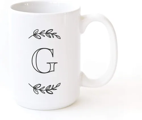 Vista 6 de The Cotton & Canvas Co. Manhattan Wreath - Taza de café personalizada con monograma inicial con letra A, taza de café de cerámica de porcelana. Para