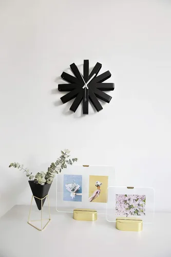 Vista 9 de Umbra - Reloj de pared en bandas