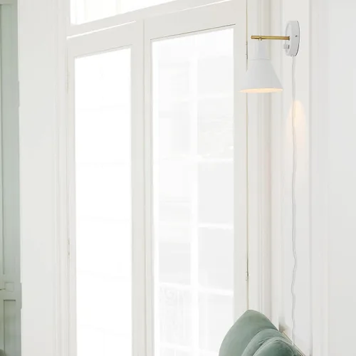 Vista 6 de Globe Electric 65542 - Candelabro de pared de 1 luz con enchufe o cableado, blanco mate, acento en latón, interruptor giratorio de atenuación sin