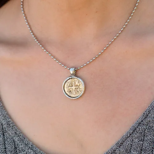 Vista 2 de Lizzy James Collar de acero inoxidable ajustable con cruz de oro vintage, Metal, no conocido