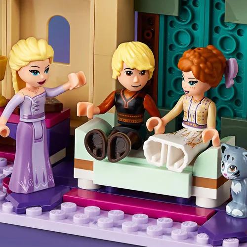 Vista 7 de LEGO Disney Frozen II Arendelle Castle Village 41167 - Juego de construcción de castillo de juguete con personajes populares de Frozen