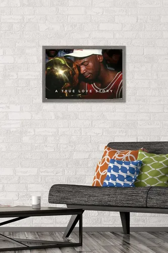 Vista 2 de Michael Jordan - Póster de pared A True Love Story, 22.4 pulgadas de largo x 14.7 pulgadas de ancho, versión enmarcada de madera de granero