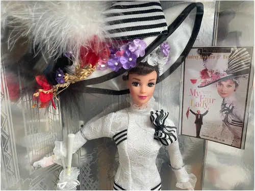Vista 3 de Barbie como Eliza Doolittle en My Fair Lady