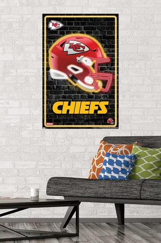 Vista 2 de Trends International NFL Kansas City Chiefs - Póster de pared con casco neón, 22.37 x 34.00 pulgadas, paquete de póster y montaje
