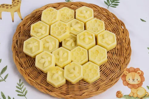 Vista 2 de Honeycomb Honey Bee Baby Shower Favores – Fiesta de Cumpleaños Cabras Leche y Miel Aroma Jabones de Género Revela Fiesta Paquete de 20