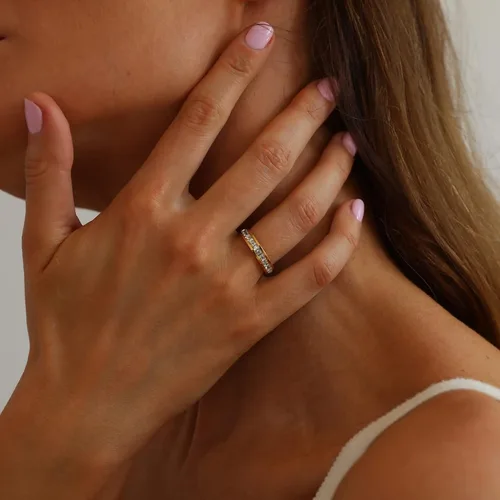 Vista 4 de Delicados anillos de circonita cúbica para mujer, chapados en oro de 18 quilates, con circonita cúbica simple, anillo de amor eterno, anillos