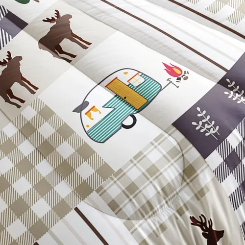 Vista 5 de Datura Home - Juego de edredón Happy Camper - Juego de cama rústico con estampado de cabaña y ciervos con 1 edredón y 2 fundas de almohada