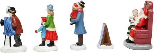 Vista 4 de MOMENTS IN TIME Conjunto de 5 figuritas de aldea navideña de poliresina pintadas a mano, familia con Papá Noel, escena navideña en miniatura