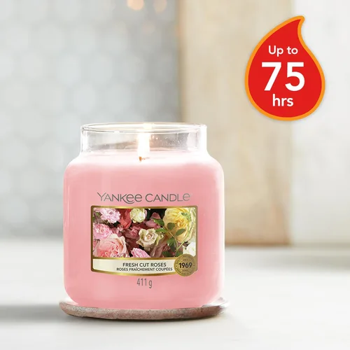 Vista 3 de YANKEE CANDLE Vela perfumada en tarro mediano, rosas recién cortadas, hasta 75 horas de tiempo de combustión