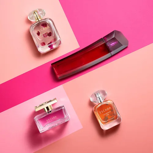 Vista 9 de Escada Especialmente Eau De Parfum - Perfume floral para mujer - Con notas de pétalos de rosa y pera - Perfumes de lujo para mujer - Fragancia
