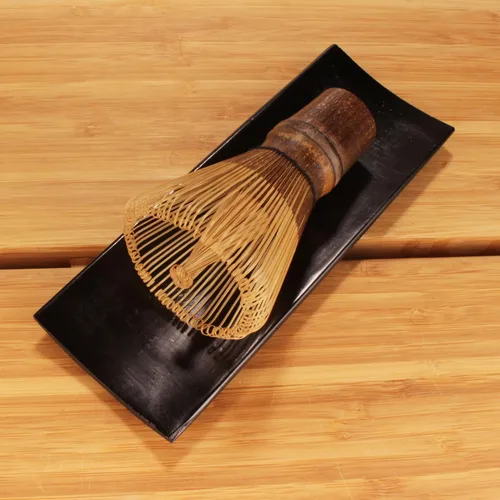 Vista 2 de BambooMN Juego de batidor de matcha - Chasen (batidor de té), Chashaku (cuchara de bambú con gancho), cuchara de té - negro