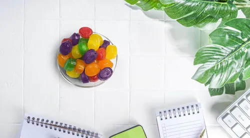 Vista 7 de Colombina Sweet Delights – Caramelos rellenos de frutas de 7 onzas – Cáscara dura y centro suave líquido – Piña, uva, manzana verde, fresa sabores