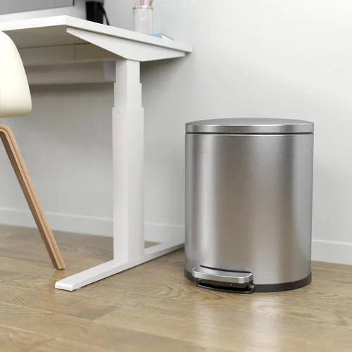Vista 4 de iTouchless SoftStep - Cubo de basura para el hogar de 5.3 galones con desodorante y cubo interior extraíble, acero inoxidable, 20 litros de basura