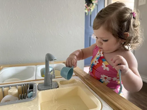 Vista 7 de Beright Juguetes para fregadero de cocina, juguetes de fregadero para niños pequeños con grifo mejorado, juguetes de simulación con agua corriente