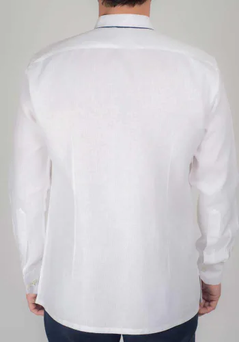 Vista 3 de Camisa bordada y plisada. Cuello mandarín. 100% Lino.
