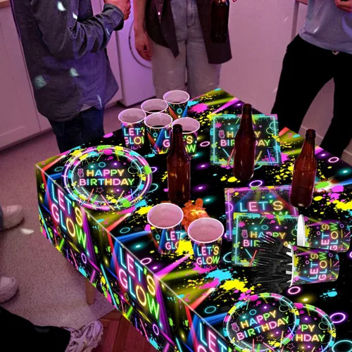 Vista 5 de Suministros para Fiestas de Neón, 142 Piezas Let Glow Decoraciones de Fiesta Incluyendo Platos de Papel Desechables, Tazas, Manteles, Decoración