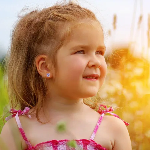 Vista 3 de Aretes de mariposa chapados en rodio con circonita cúbica para bebés, bebés, niños pequeños y niñas pequeñas, 0.197 in, impresionantes aretes