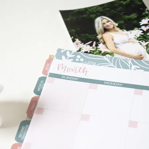 Vista 9 de bloom daily planners Nuevo Calendario Planificador de Embarazo y Primer Año del Bebé y Diario de Recuerdos con Calcomanías - Organizador de Libro
