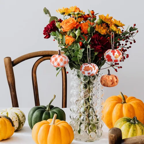 Vista 6 de Wehhbtye 12 adornos colgantes de calabaza de Acción de Gracias, hoja de arce envuelta en tela de calabaza, bola de calabaza de búfalo naranja