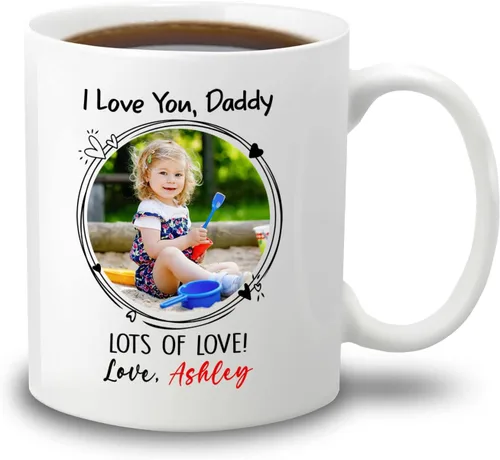 Vista 23 de Taza de café personalizada con nombre y año, taza de cerámica blanca personalizada para bebé, regalo único de taza de café con anuncio de embarazo
