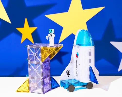 Vista 4 de MAGNA-TILES Space 32-Piece Magnetic Construction Set, The Original Magnetic Building