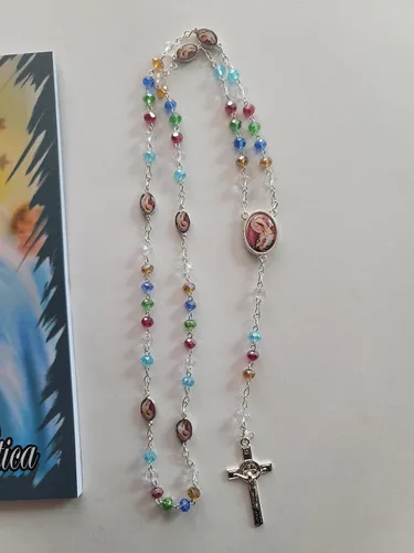 Vista 3 de El Libro de María Rosa Mistica Madre de la Iglesia y Rosario de Cristal de Diferente Colores de la Rosa Mistica