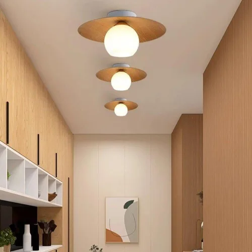 Vista 2 de Lámpara de techo minimalista moderna de globo de vidrio blanco redondo con textura de nuez, lámpara de techo semiempotrada con textura de madera