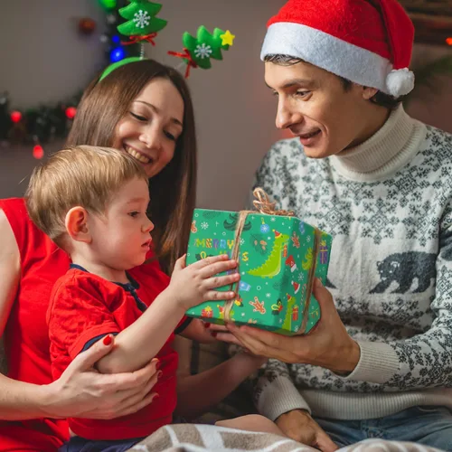 Vista 4 de NEPOG Papel de regalo de Navidad con sombreros de Papá Noel, 6 hojas plegadas planas de 20 x 28 pulgadas por hoja, papel de regalo de dinosaurio