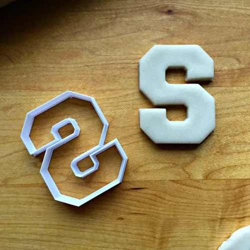 Vista 3 de Sweet Prints Inc Varsity Letter S - Cortador de galletas, apto para lavavajillas