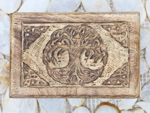 Vista 3 de DharmaObjects Caja de almacenamiento de madera tallada a mano (árbol de la vida celta, mediano)