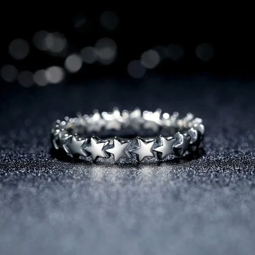 Vista 2 de Presentski - Anillo de plata de ley 925 con diseño de estrella apilable