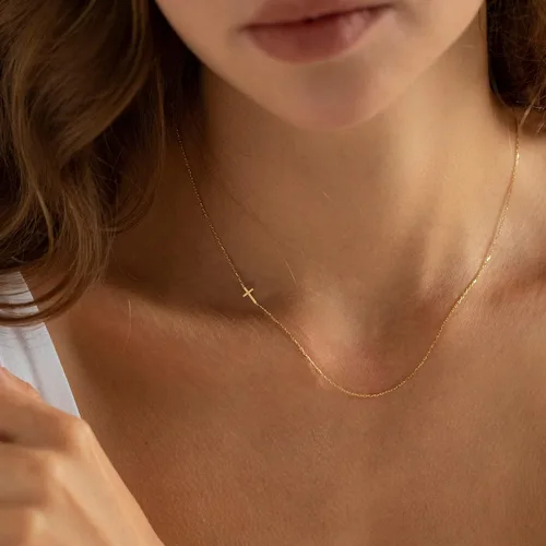 Vista 2 de Cross Necklace for Women, Small 14K Gold Plated Cross Pendant Necklace Dainty Gold Cross Necklace Cute Cross Choker Necklace Simple Gold Charm