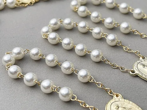 Vista 4 de 25 Off White Color Gold Plated Mini Rosary with Miraculous medal for Baptism Favors/Christening/communion Favors/Mini rosarios con Medalla Milagrosa