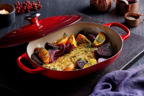 Vista 5 de Le Creuset - Cacerola ovalada de hierro fundido esmaltado con tapa, 3.75 cuartos de galón, sal marina Sea Salt