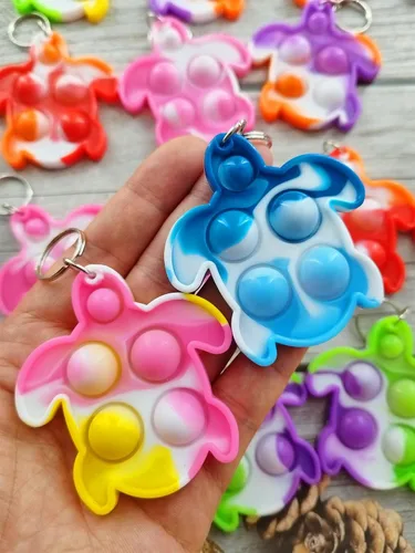 Vista 6 de Paquete de 100 llaveros a granel con diseño de tortugas pequeñas, para niños y niñas, regalos de fiesta de cumpleaños, suministros de verano, aula