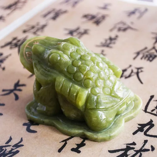 Vista 3 de Feng Shui Jade Dinero Rana de dinero de tres patas o estatua de sapo de dinero, decoración de tablero de instrumentos del automóvil que atraen Verde
