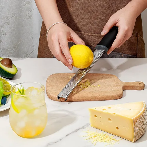 Vista 7 de Koythin Zester, rallador de limón y queso con cepillo, herramienta de cocina resistente para rallar cítricos, queso parmesano, chocolate, jengibre
