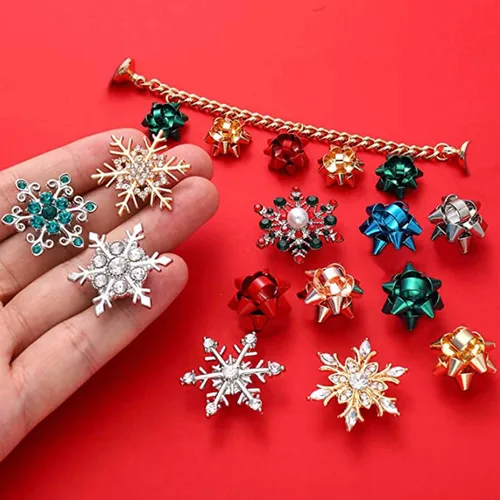 Vista 3 de XOCARTIGE Dijes de Navidad para zapatos para sandalias de zueco con diamantes de imitación regalo de arco de muñeco de nieve adornos de zapatos