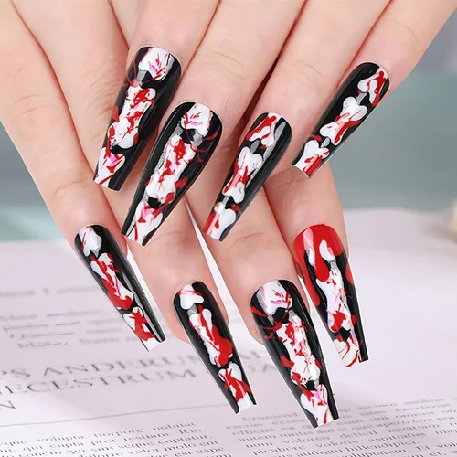Vista 2 de Uñas postizas largas a presión para Halloween, uñas postizas largas en forma de ataúd, negro y rojo, brillantes, diseño de gota de sangre de terror